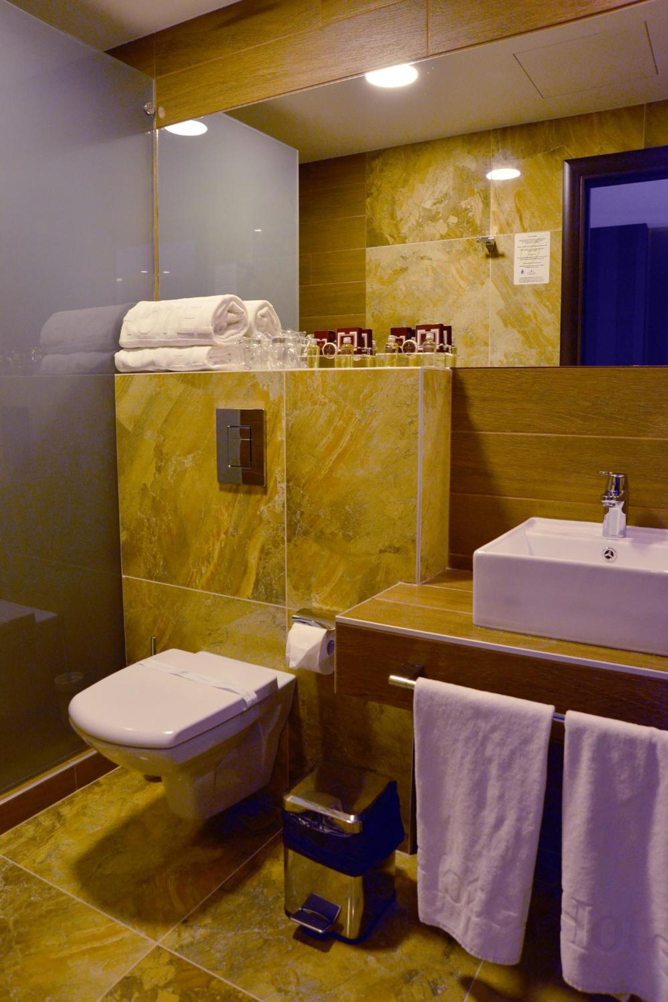Garni Hotel Aveny Cacak Exterior photo