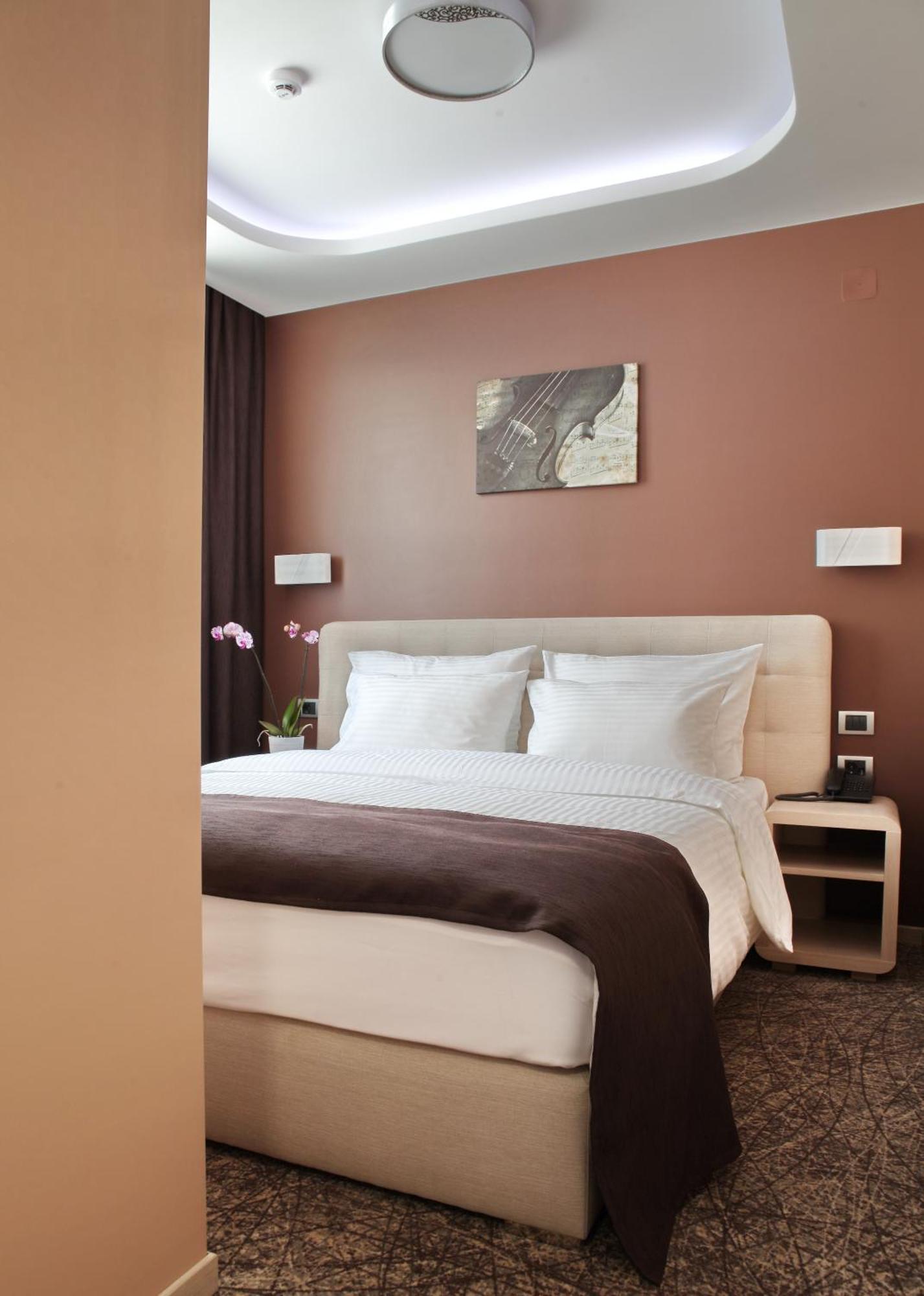 Garni Hotel Aveny Cacak Exterior photo